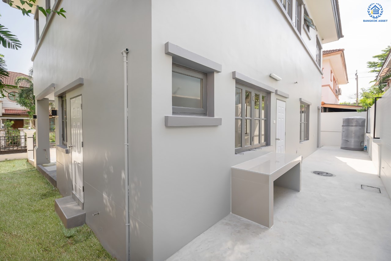 บ้านมือสองตกแต่งใหม่ ม.นันทวัน บางใหญ่-รัตนาธิเบศร์ บ้านเดี่ยวคุณภาพแบรนด์ LH ตอบโจทย์ทุกไลฟ์สไตล์ เนื้อที่ขนาด 66 ตร.ว. ฟังก์ชัน 3 ห้องนอน 3 ห้องน้ำ 1 ห้องแม่บ้านพร้อมห้องน้ำในตัว บนทำศักยภาพ หน้าโครงการติดถนนกาญจนาภิเษก ใกล้รถไฟฟ้าสายสีม่วง "สถานีสามแยกบางใหญ่" และทางด่วน "ศรีรัช"